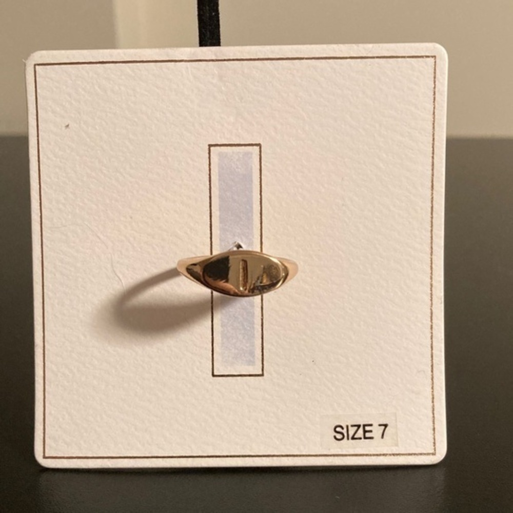 Elegant Gold Ring size 7